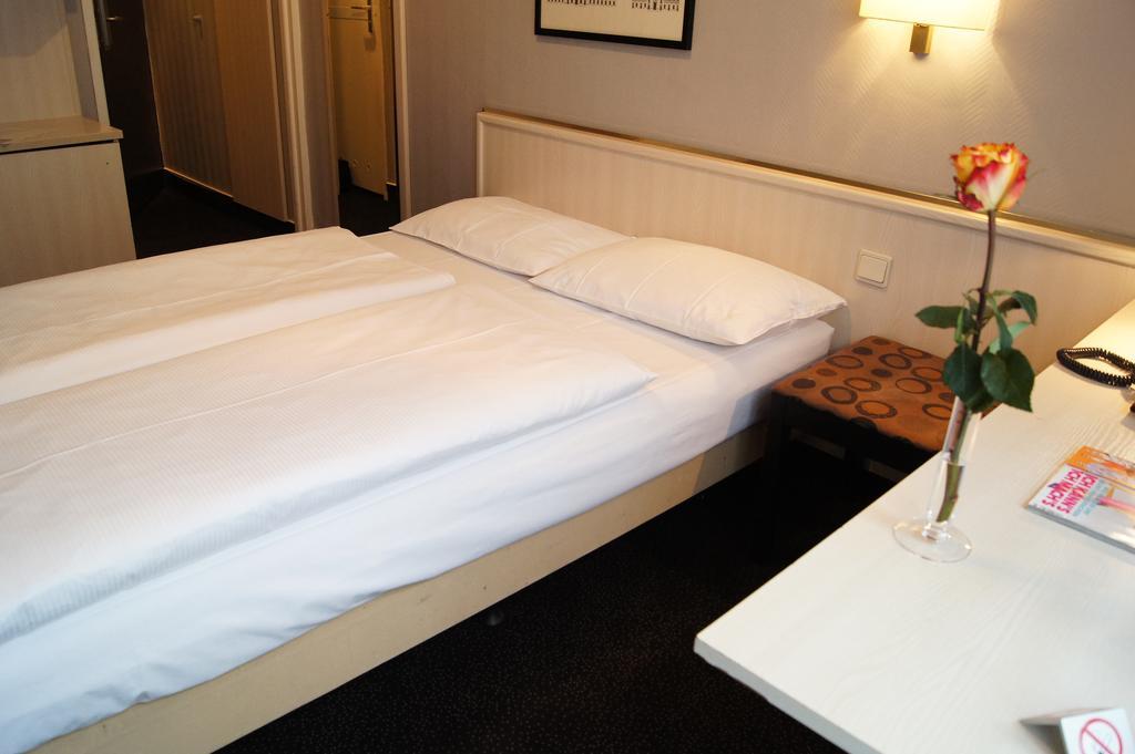Berlin Plaza Hotel Am Kurfuerstendamm Szoba fotó