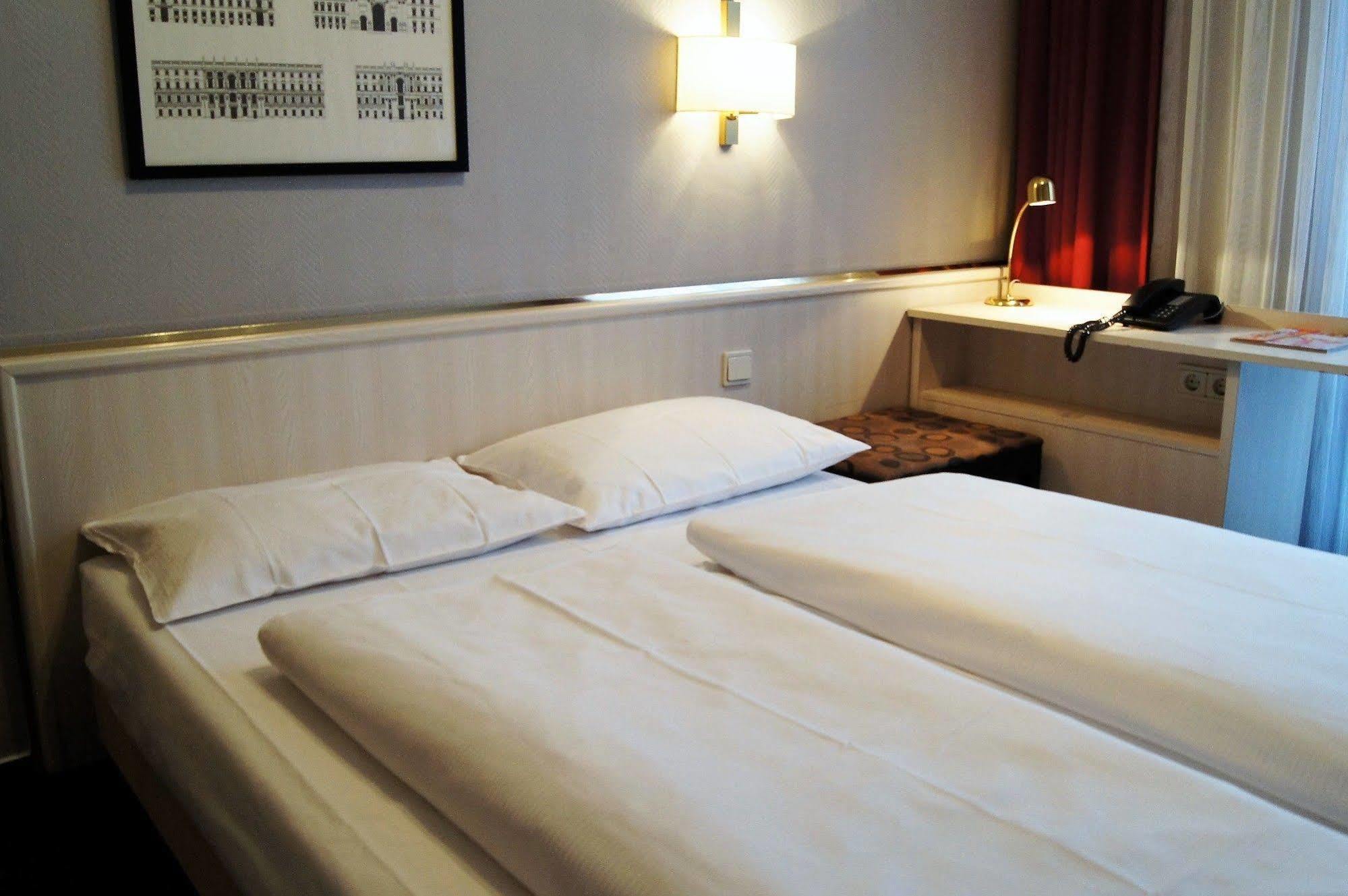 Berlin Plaza Hotel Am Kurfuerstendamm Kültér fotó