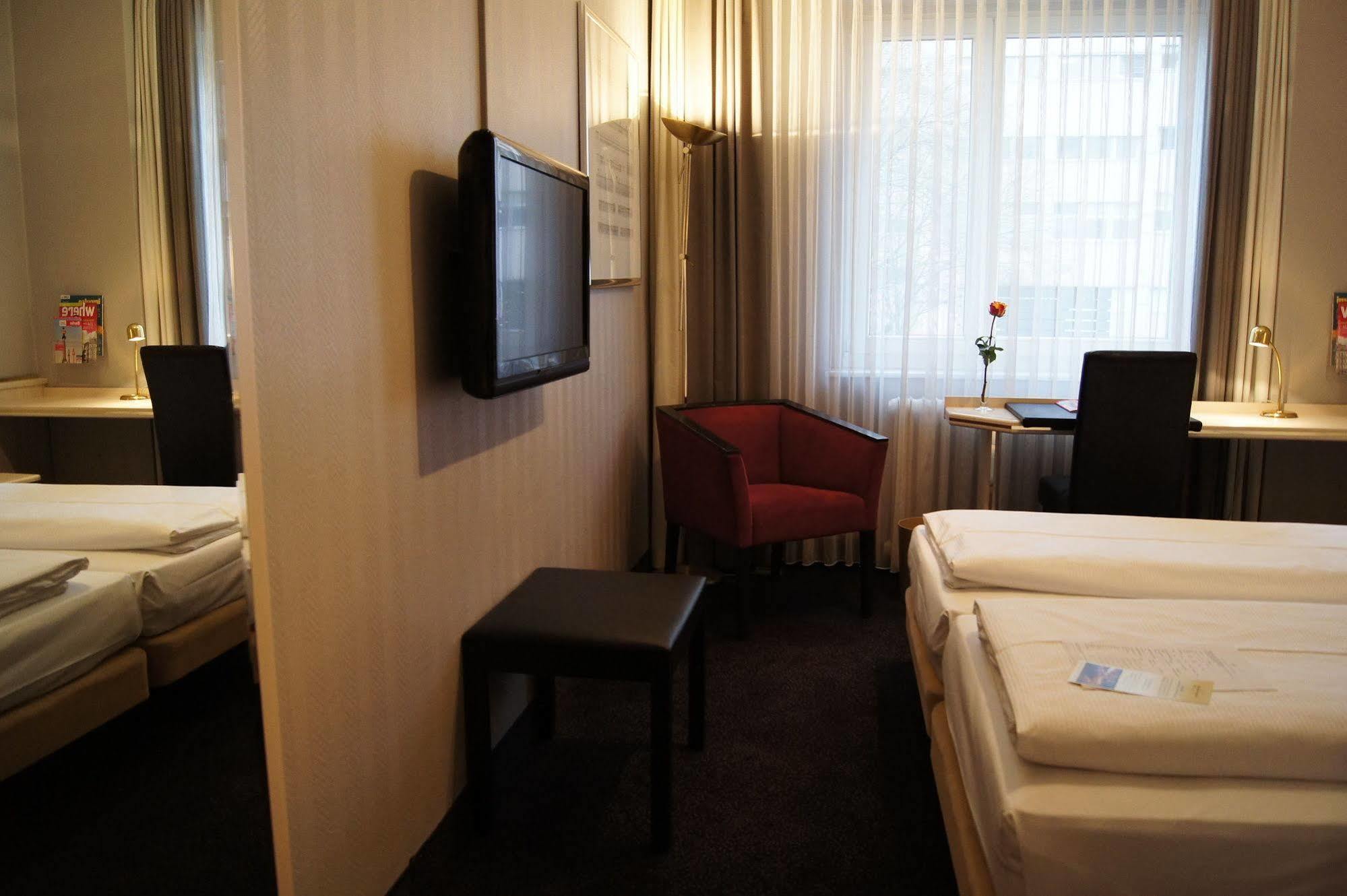 Berlin Plaza Hotel Am Kurfuerstendamm Kültér fotó